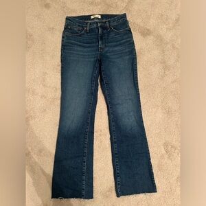 Denim mid-rise kick out jeans 
Size: 26T 
Brand: Madewell
*Only wore once
